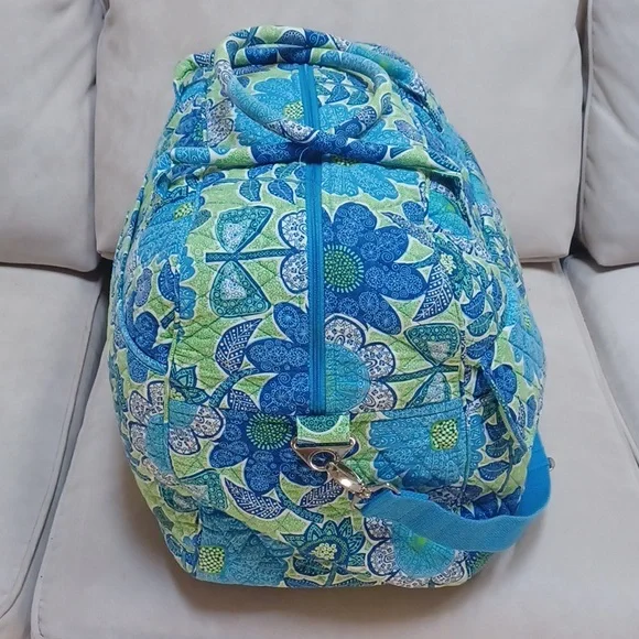 Vera Bradley Grand Traveler Tote / Duffel In Doodle Daisy Pattern - Picture 5 of 17